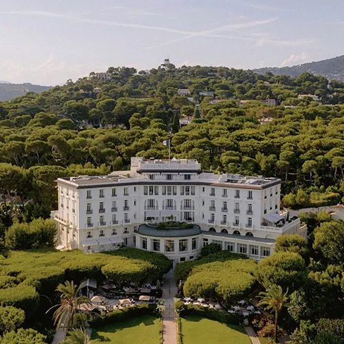 Vue aérienne du grand hôtel du cap à saint jean cap ferrat, la suite penthouse au sommet